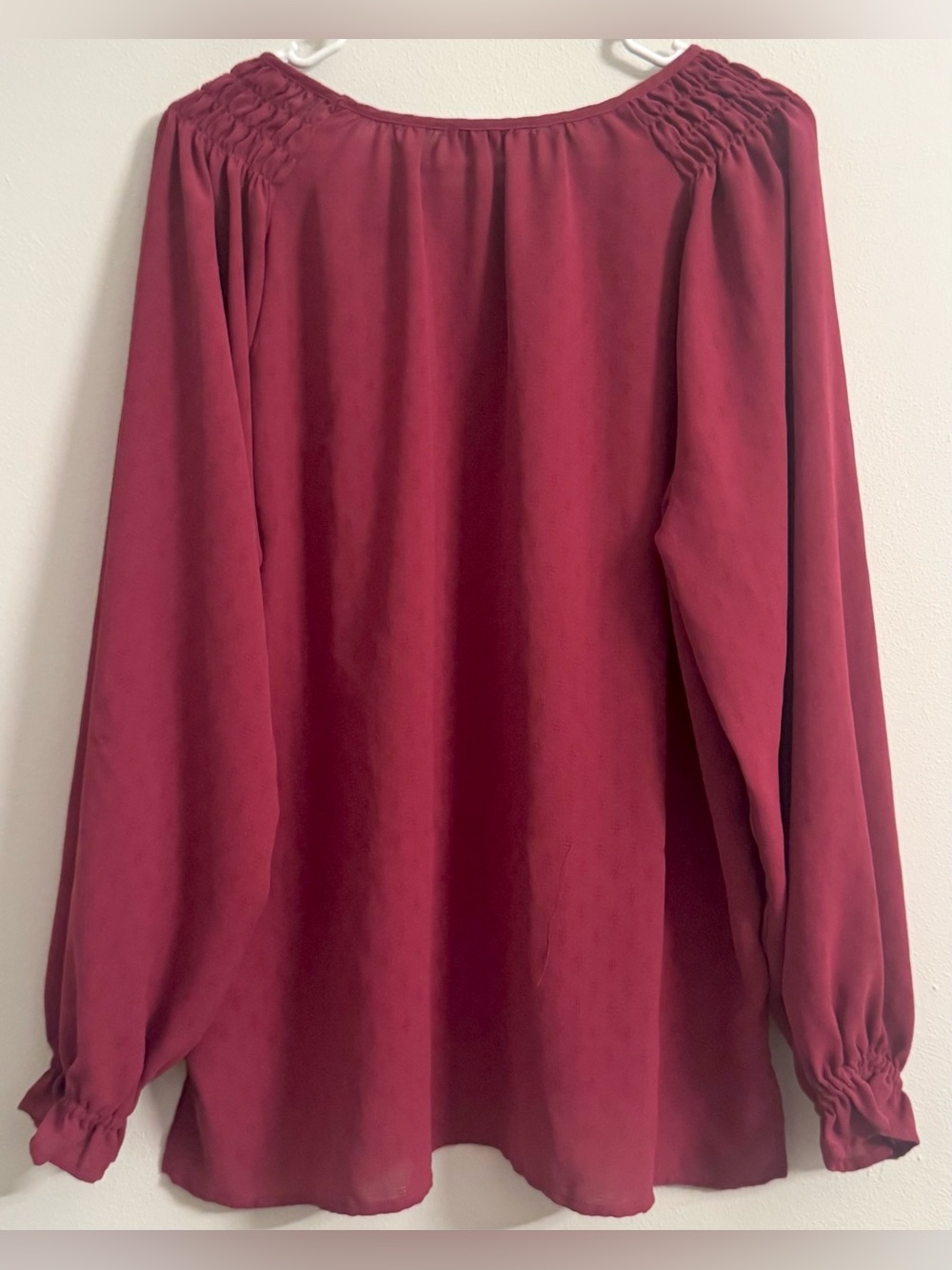 Jessica Simpson Women's Burgundy Long Sleeve Smocked Shoulder Blouse Size L Boho - Picture 3 of 8